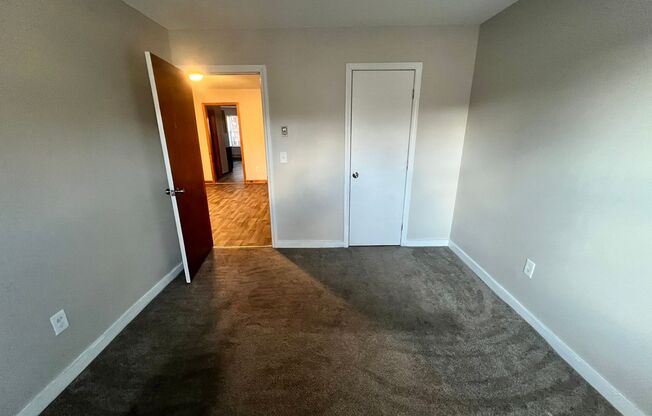 3 beds, 1 bath, 1,250 sqft, $1,750, Unit 828 Chicopee St - Unit 6