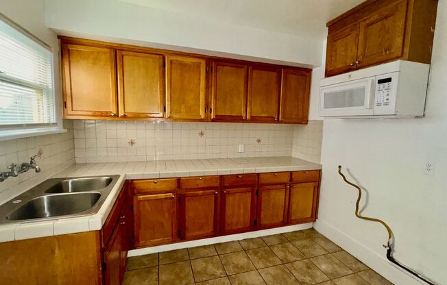 1 bed, 1 bath, 606 sqft, $1,495, Unit A