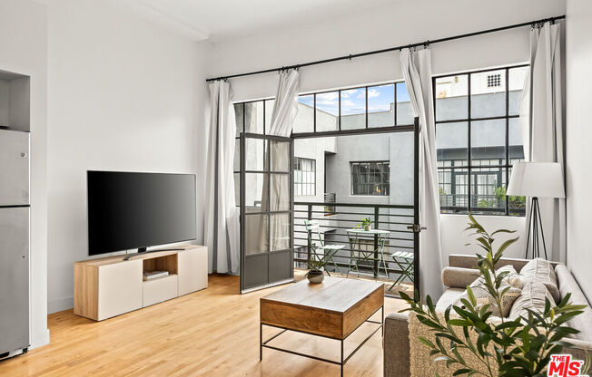 Studio, 1 bath, 707 sqft, $2,290, Unit 628