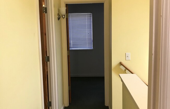 Pre - Leasing Excellent 7 Bedroom/3 Bathroom Unit Near UW for 2025-2026 School Year