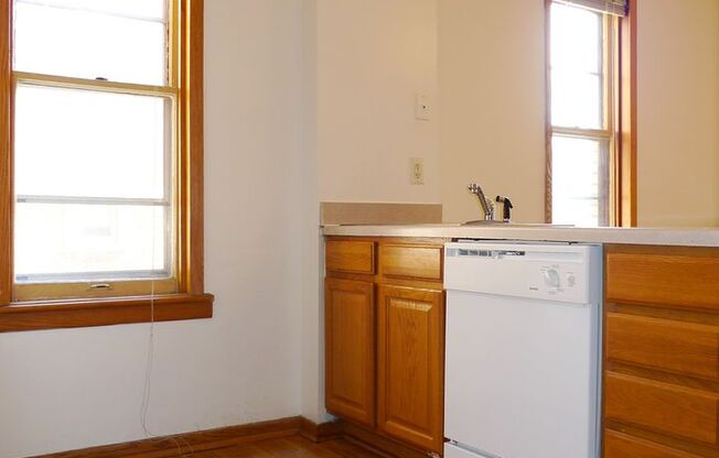 2 beds, 2 baths, 950 sqft, $1,415, Unit 10 - 210