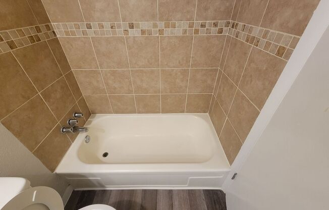 Studio, 1 bath, 500 sqft, $999, Unit 106