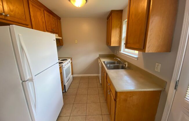 3 beds, 2 baths, $1,100, Unit 309 Wax Rd SE