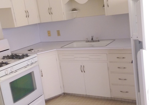 1 bed, 1 bath, $850, Unit 15