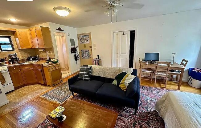 254 W 20 ST
