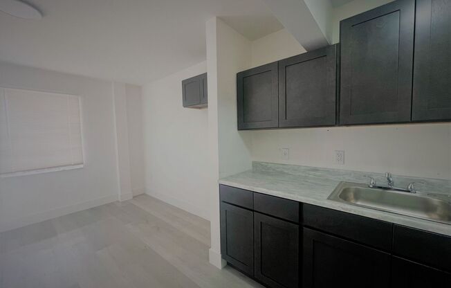 2 beds, 1 bath, 750 sqft, $1,800, Unit 5300-6