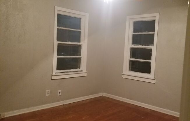 3 beds, 1 bath, $975