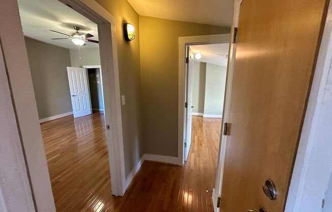 3 beds, 1.5 baths, 1,088 sqft, $1,700, Unit Unit 4R