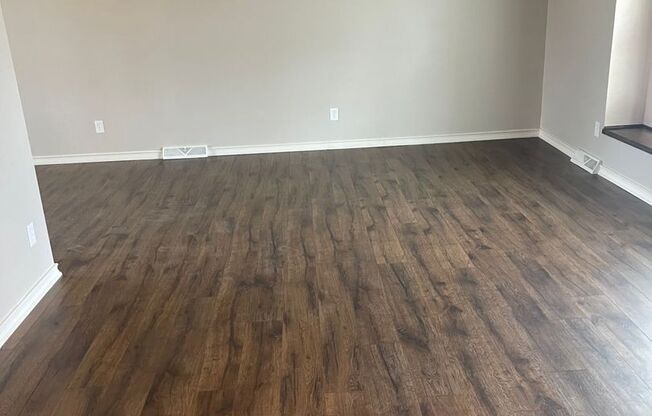Executive home for rent! Excellent location Call Kevin 515-689-9819