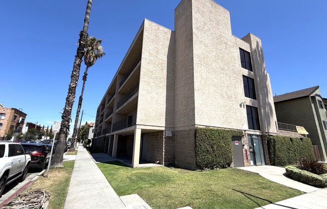 1160 PACIFIC AVE
