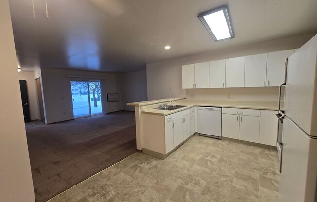 2 beds, 1 bath, 850 sqft, $1,259, Unit PL   7612