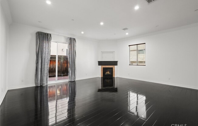 10235 INDEPENDENCE AVE