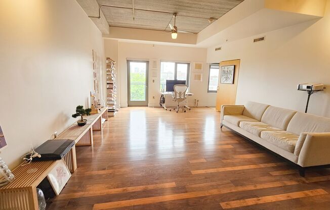 Incredible Top-Floor 1BR with Skyline Views - RENT SPECIAL