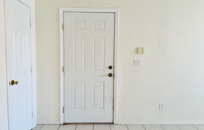 2 bd, 2 bth Condo Ideal Summerlin location