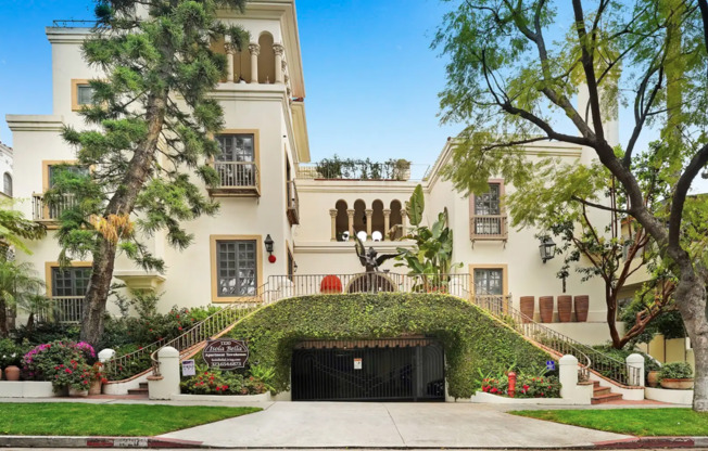 Welcome to Beautiful Isola Bella Town Homes! CALL NOW!