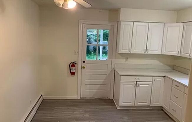 3 beds, 1 bath, $1,900