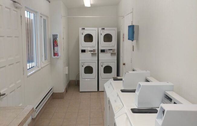 2 beds, 1 bath, 810 sqft, $1,125, Unit 10-C