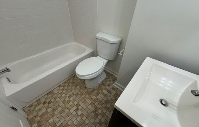 2 beds, 1 bath, 800 sqft, $1,759, Unit 5717 Hobart St. #37