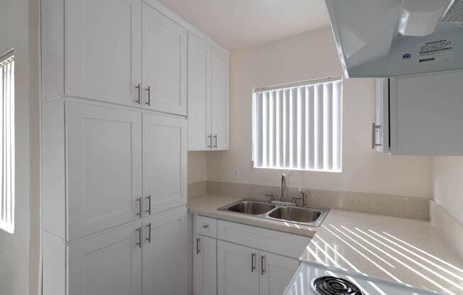 8123 - Sepulveda Apartments