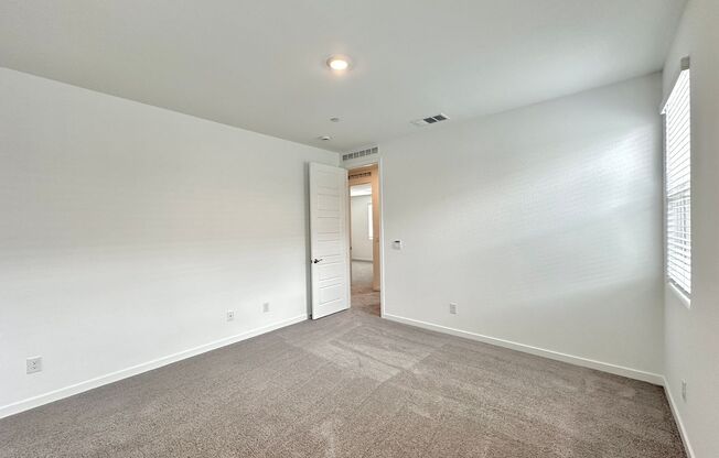 5 beds, 3 baths, $2,795