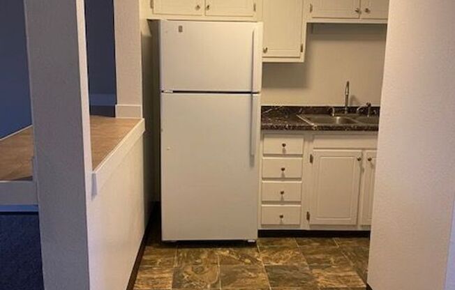 2 beds, 1 bath, 785 sqft, $1,195, Unit D103