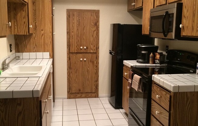 Spacious 1 Bedroom Unit in Pheasant Creek