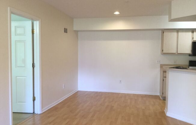 2/2-East Orlando/Waterford Lakes Condo