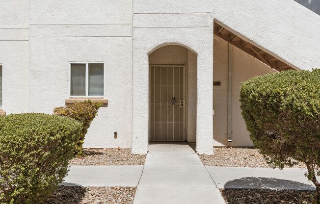 2 beds, 2 baths, $1,300, Unit Bldg 11