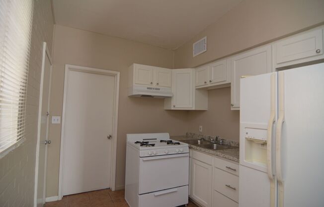 1 bed, 1 bath, $895