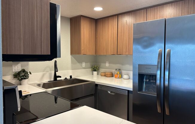 2 beds, 2 baths, 910 sqft, $2,720, Unit 7J