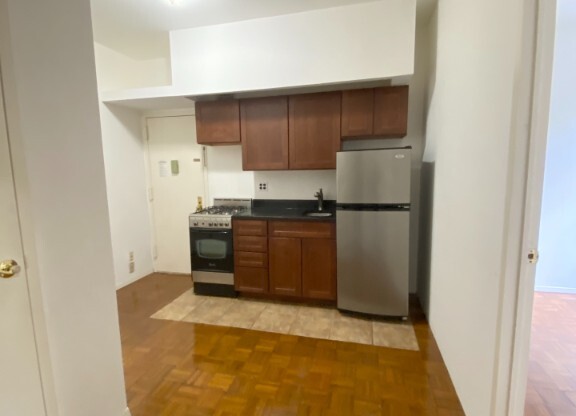 2 beds, 1 bath, $4,000, Unit 4D