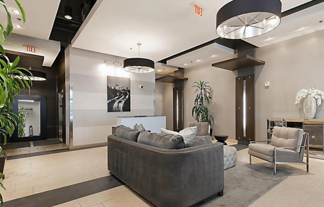 ***2 BED 2 BATH CONDO***PET-FRIENDLY***ASSIGNED PARKING***NEXT DOOR TO PETCO PARK***