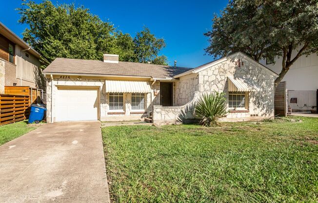 Austin Stone Cottage in Stonewall Park