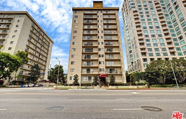 2 beds, 1.8 baths, 974 sqft, $4,200, Unit 1002