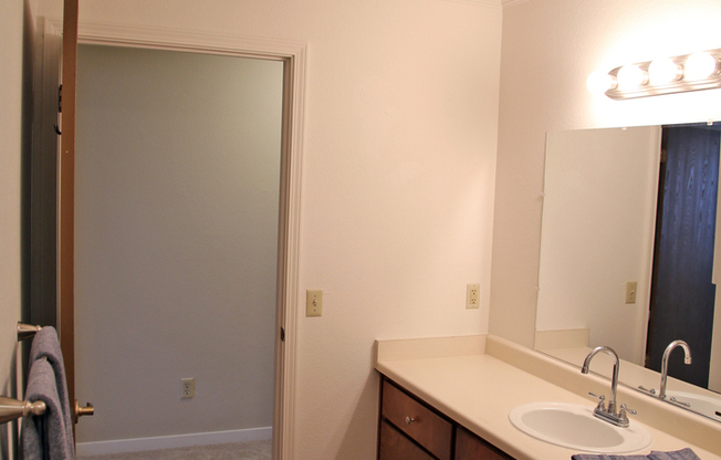 2 beds, 1 bath, $1,675, Unit 10