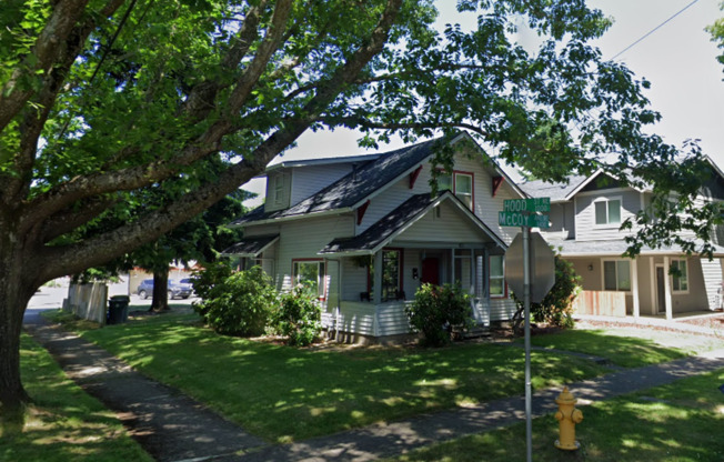 $250 OFF FIRST MONTH - 3 Bedroom House in NE Salem