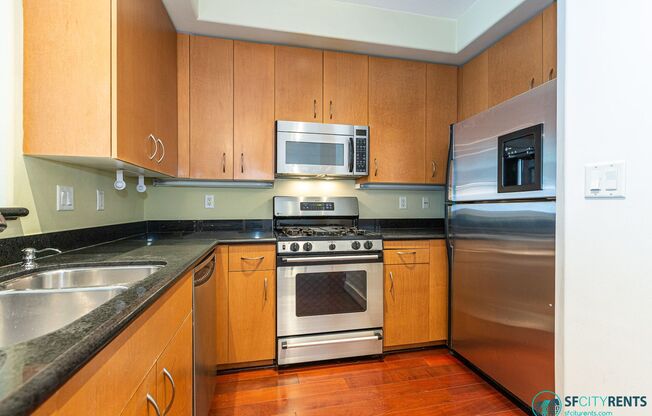 Downtown/Civic Center: Condo near Hayes Valley w/ Private Patio, Google Fiber & Garage Parking