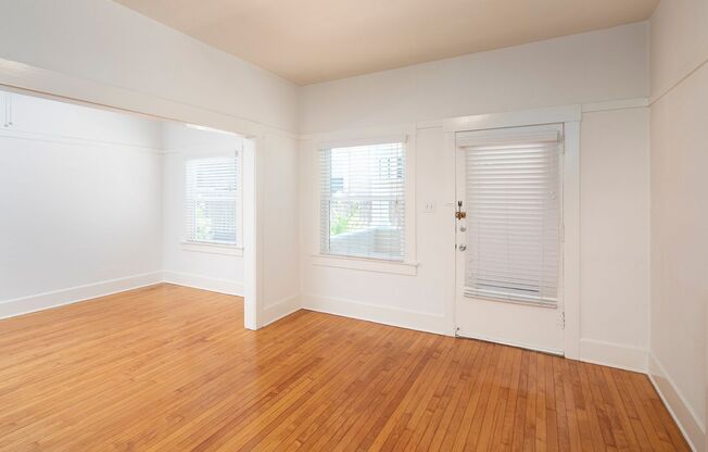 *OPEN HOUSE: 3/8 11AM-12PM*Bright 1 Bedroom Near Downtown/Bankers Hill with Extra Storage