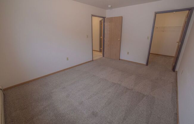 3 beds, 1 bath, 1,025 sqft, $955, Unit 3100-101