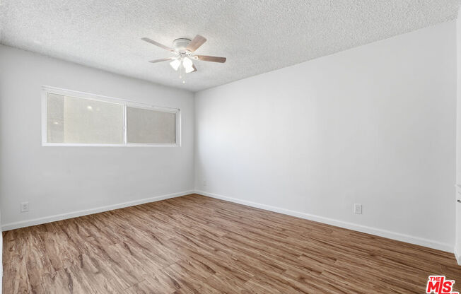 2332 S BEVERLY GLN BLVD