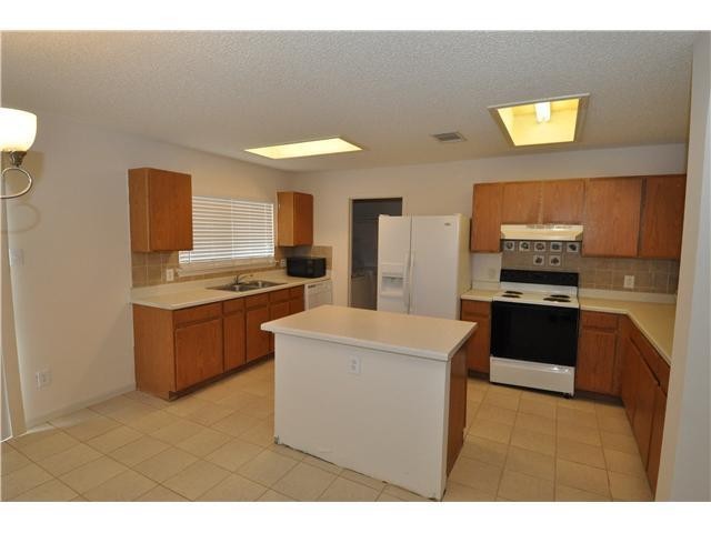 Great Location in Rpund Rock!