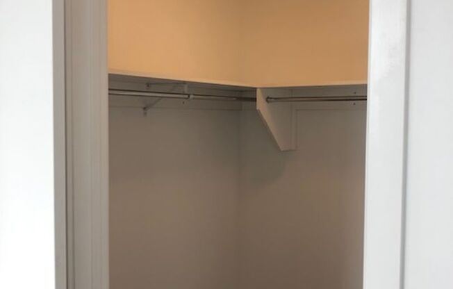 2 beds, 1 bath, $1,999, Unit 220