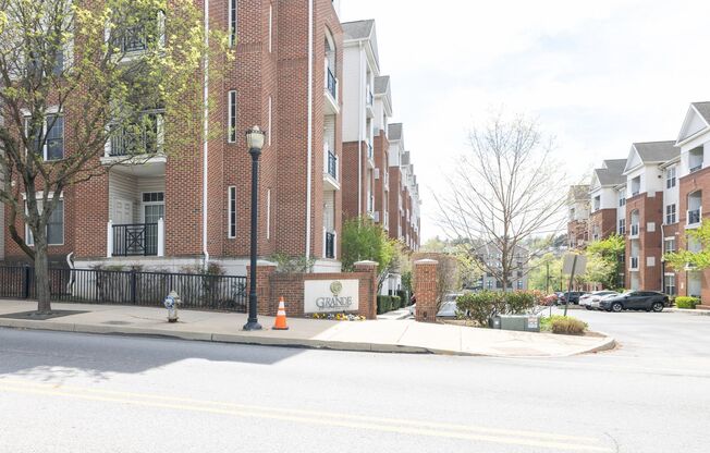 Beautiful 2 Bedroom, 2 Bath Condo In The Heart of Conshohocken!