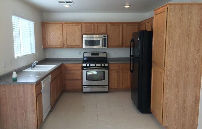 3 beds, 2 baths, $1,895