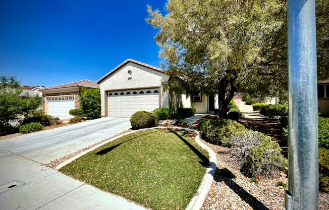 Charming 3 Bedroom in 55+ Solera, Laminate Wood Floors!