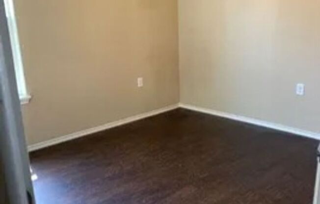 3 beds, 2 baths, $1,000