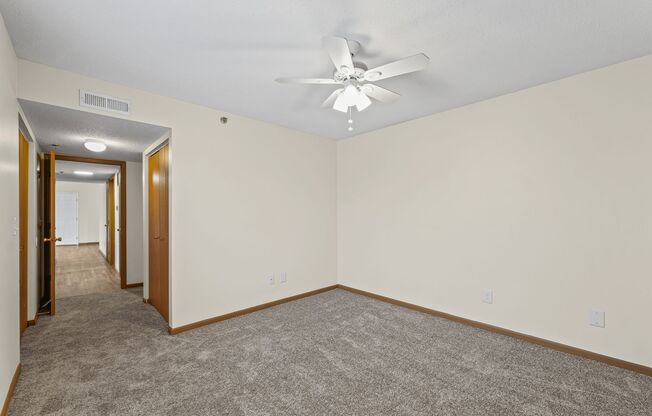 3 beds, 2 baths, 1,100 sqft, $1,160, Unit 9G