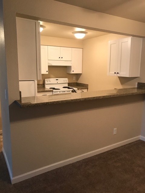 2 beds, 1 bath, 860 sqft, $2,195, Unit A206