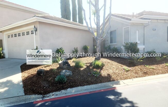 Bright 3 bedroom, 2 bath in Gated Community of Bentley Square!