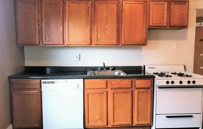 2 beds, 1 bath, $1,195, Unit 2